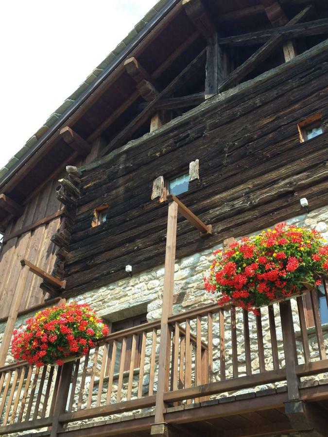 Le Petit Coeur Hotel Fontainemore Kültér fotó
