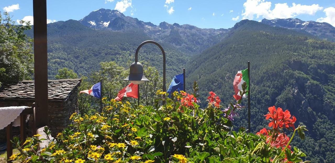 Le Petit Coeur Hotel Fontainemore Kültér fotó